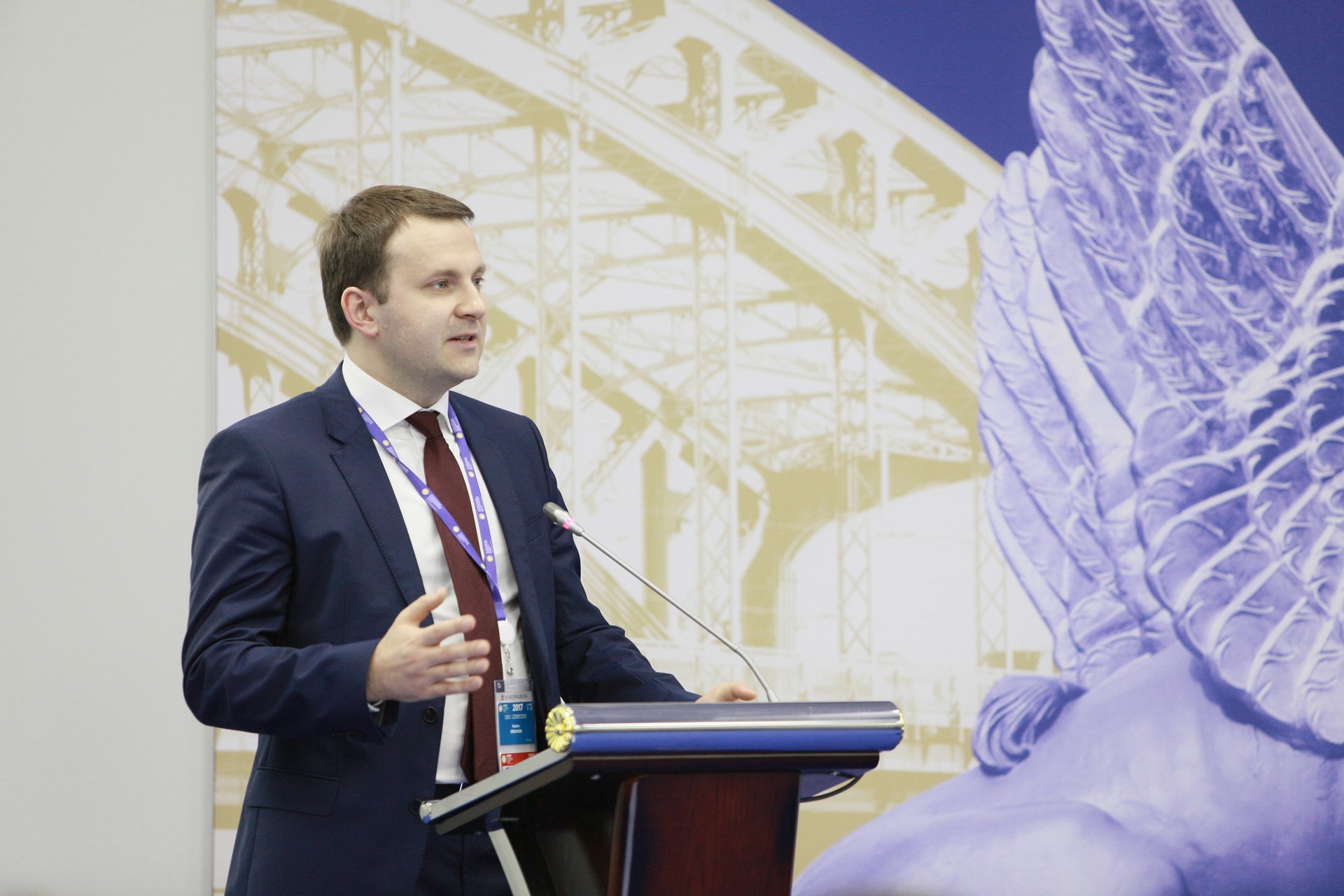 Министр экономического развития РФ Максим Орешкин обсудит инвестиционные возможности российского производства в «Русском доме» в Давосе