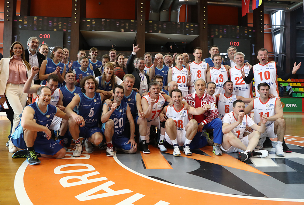 Министры России и Сербии сыграли в гала-матче по баскетболу на ПМЭФ-2017