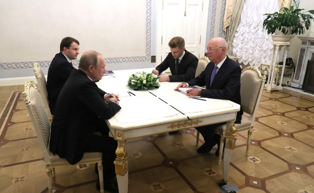 Президент России Владимир Путин встретился с президентом Всемирного экономического форума Клаусом Швабом