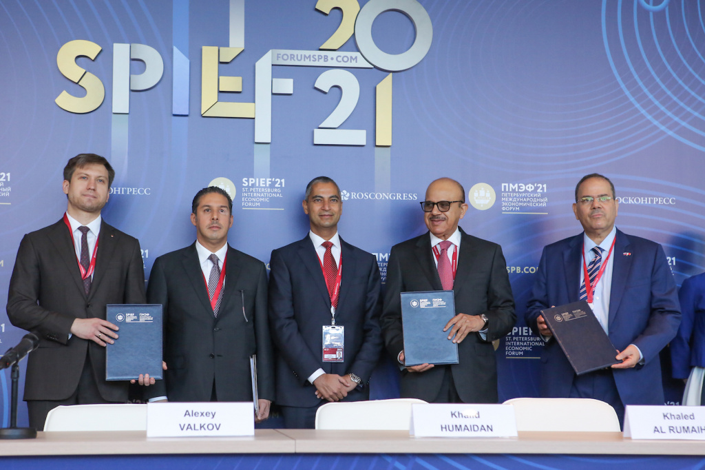 Фонд Росконгресс подписал на полях ПМЭФ-2021 более 30 соглашений о сотрудничестве