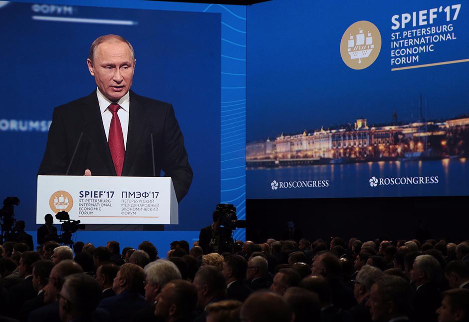 Владимир Путин предложил создать при ПМЭФ молодежную секцию, посвященную вопросам будущего